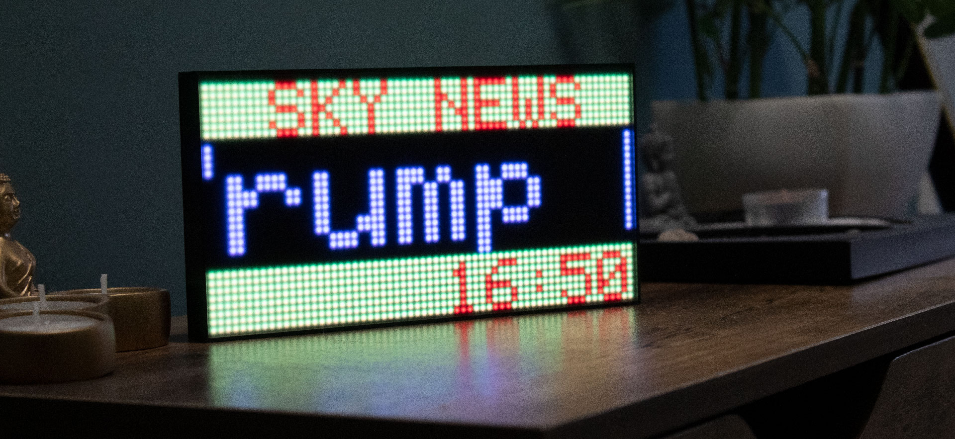 WeePixelBox displaying a scrolling news headline